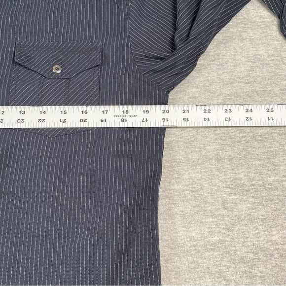 Skully Mens Shirt Black & White Pinstripe Pocketed Pearl Snap Button Down Sz. M - Picture 5 of 7